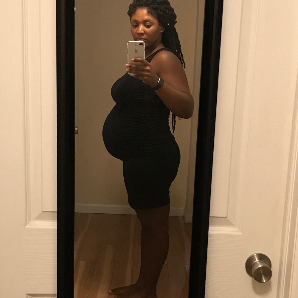 Black super stretchy maternity dress 👗